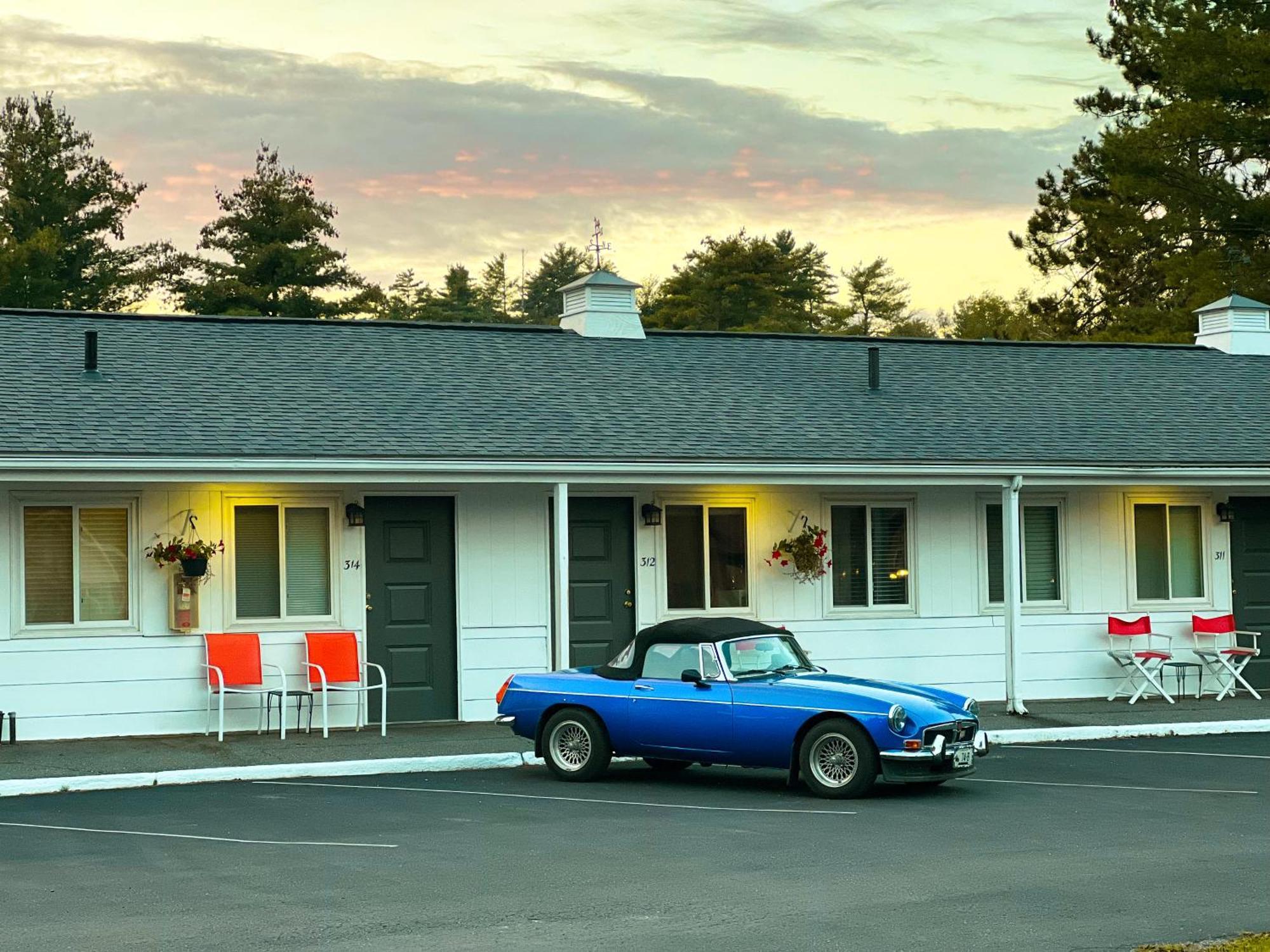 Motel & Snowdrift Stowe