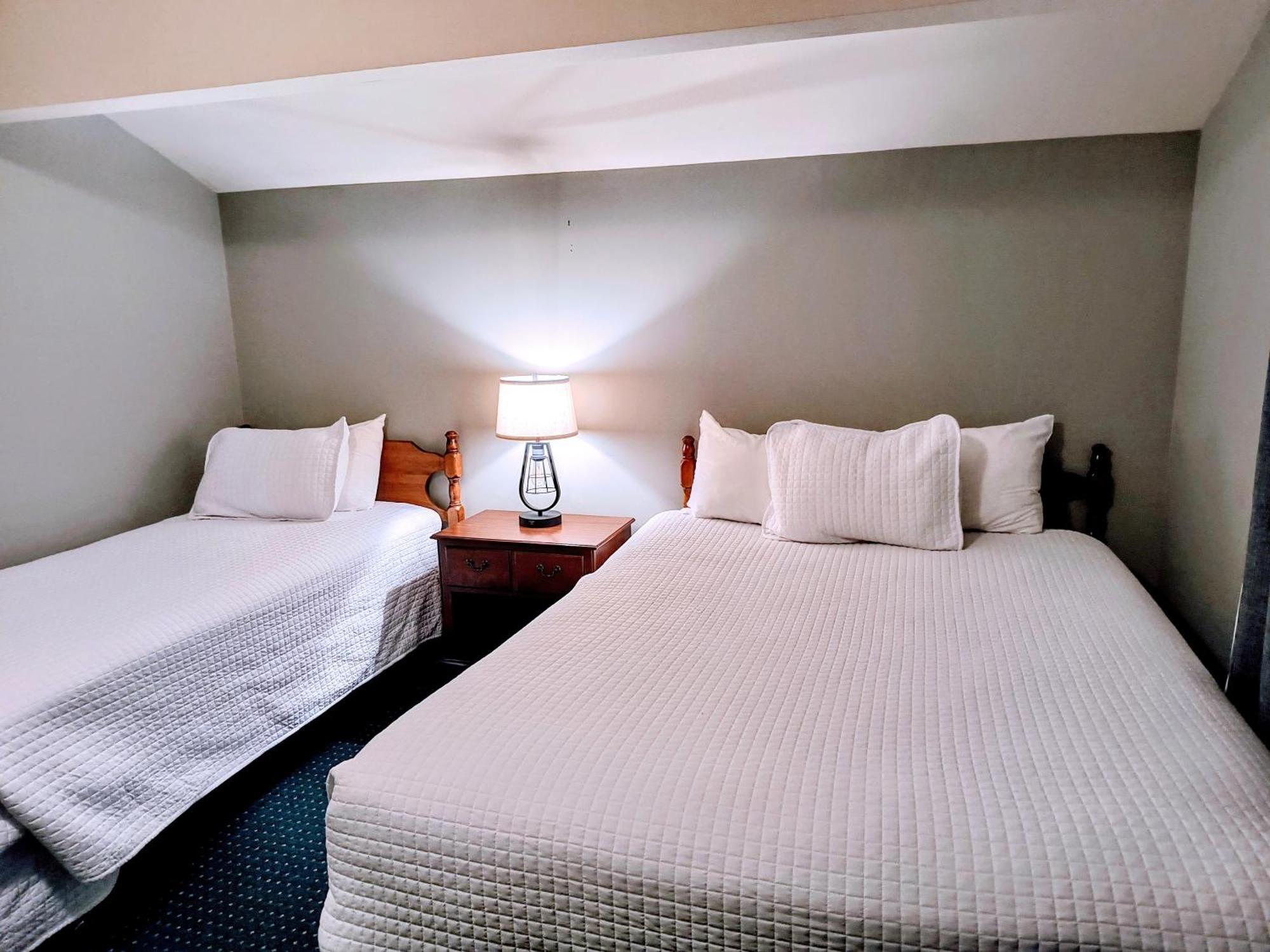 & Snowdrift Motel Stowe